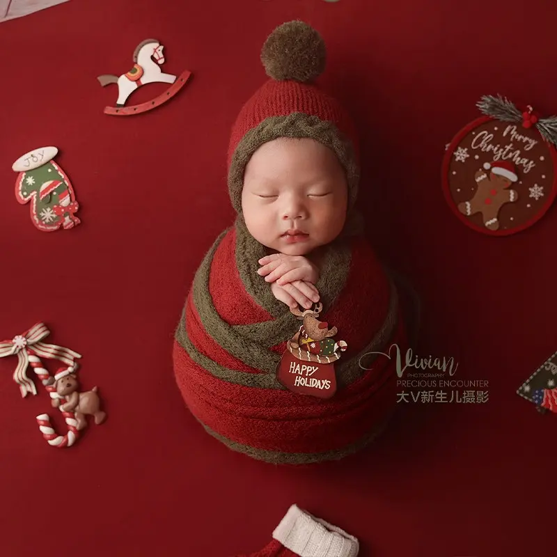 Red Knitted Christmas Theme Set - Newborn Photography Props - Image 4